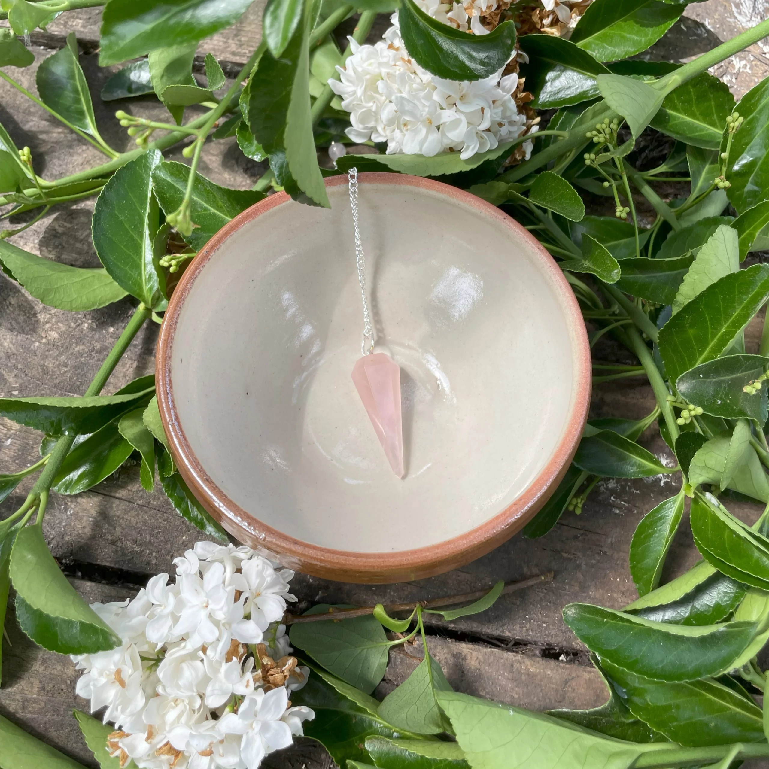 Pendule Quartz rose – Pointe facettée